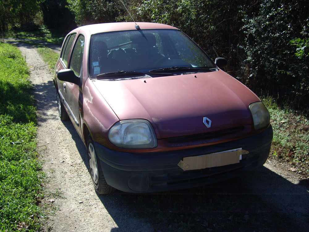 Clio II Clio 1.2i 1998 occasion 85000 La Roche-sur-Yon