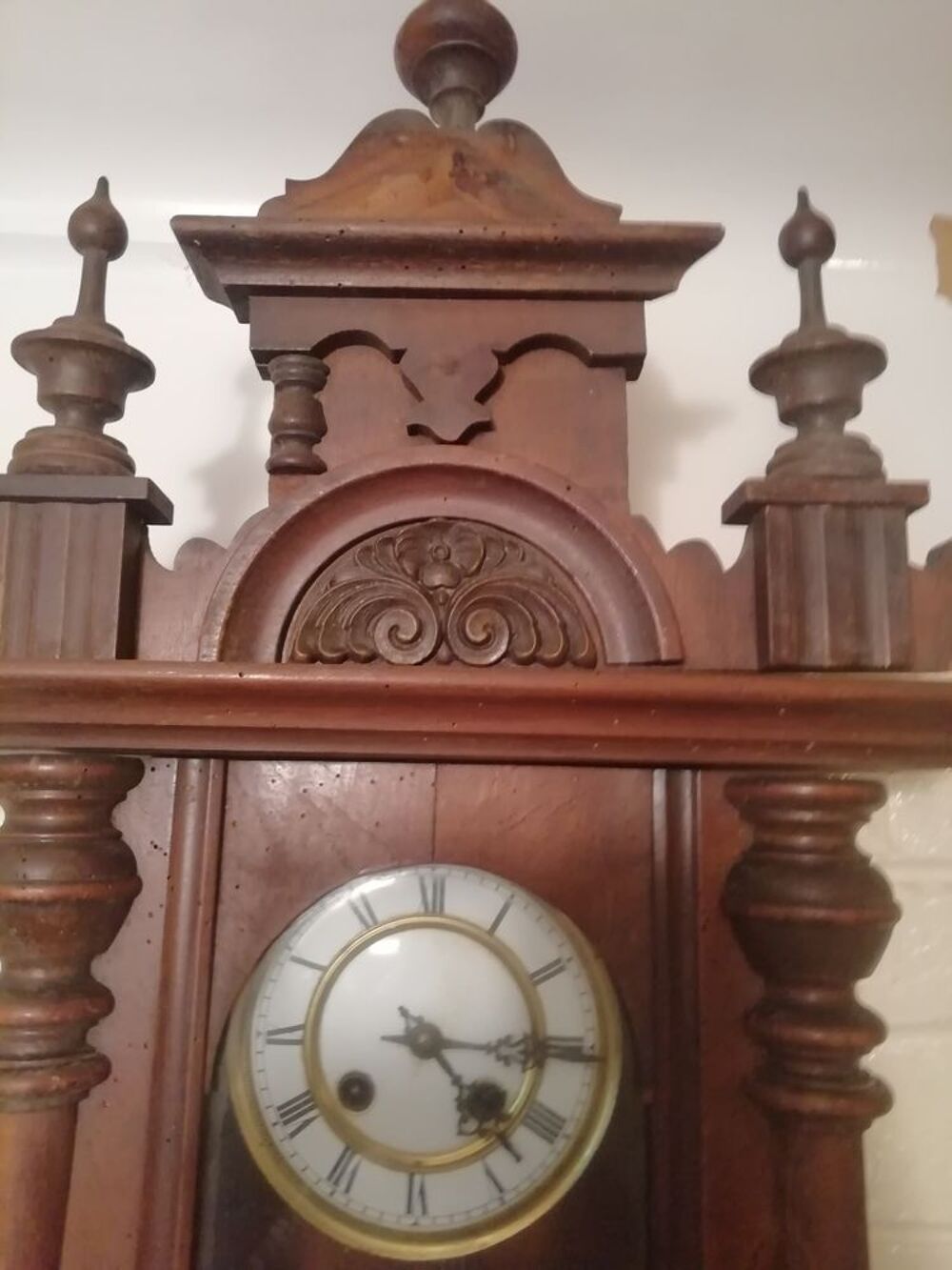 Horloge carillon murale &agrave; balancier remontage manuel &agrave; cl&eacute;. H. 100- prof 17 larg 37 