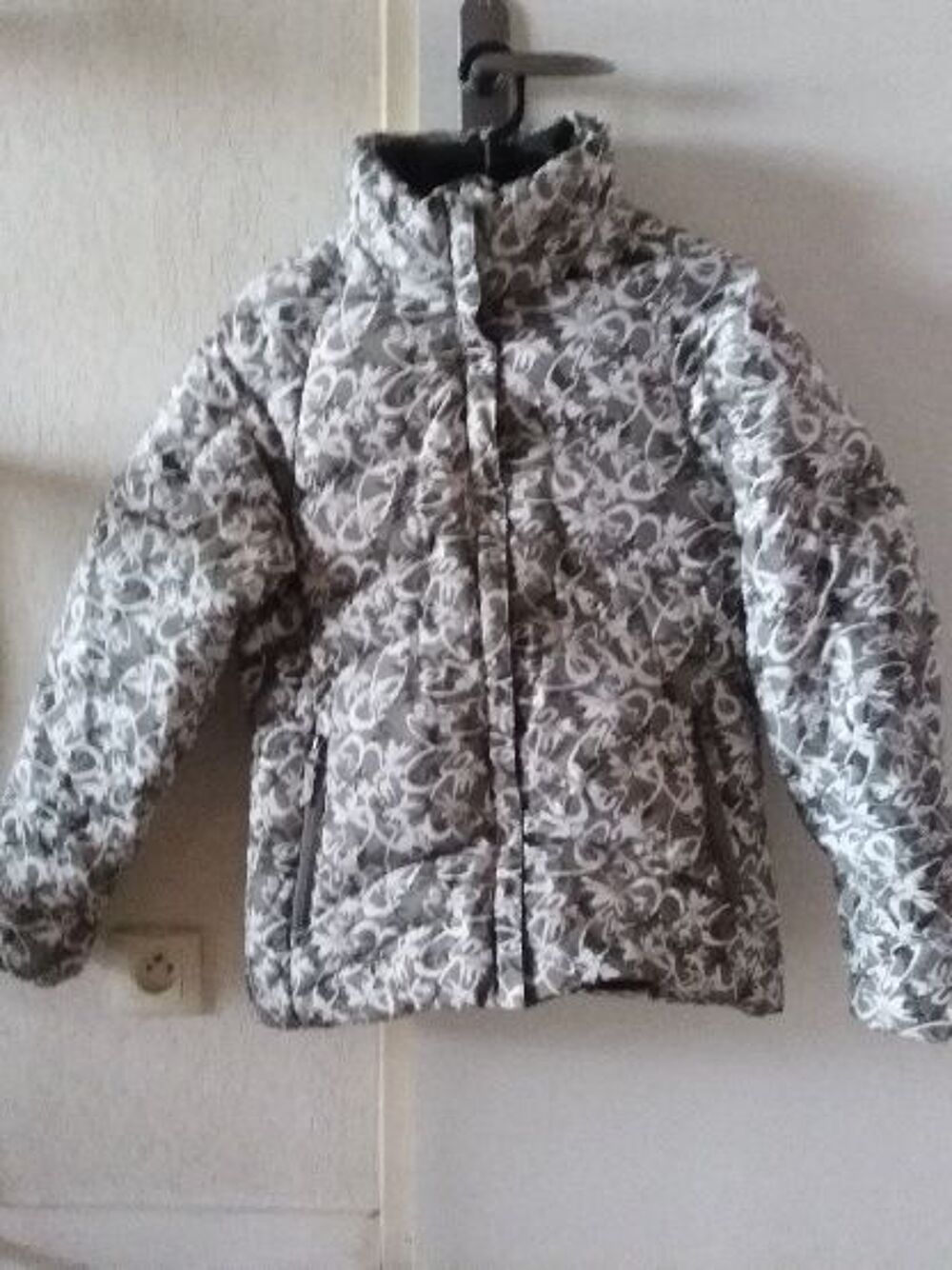 Doudoune imprim&eacute;e kaki blanche Vêtements