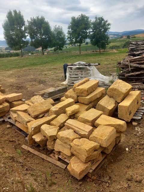 pierre de taille 450 69620 Saint-v�rand