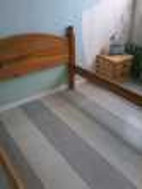 Lit 2 p en bois massif plus chevet Meubles