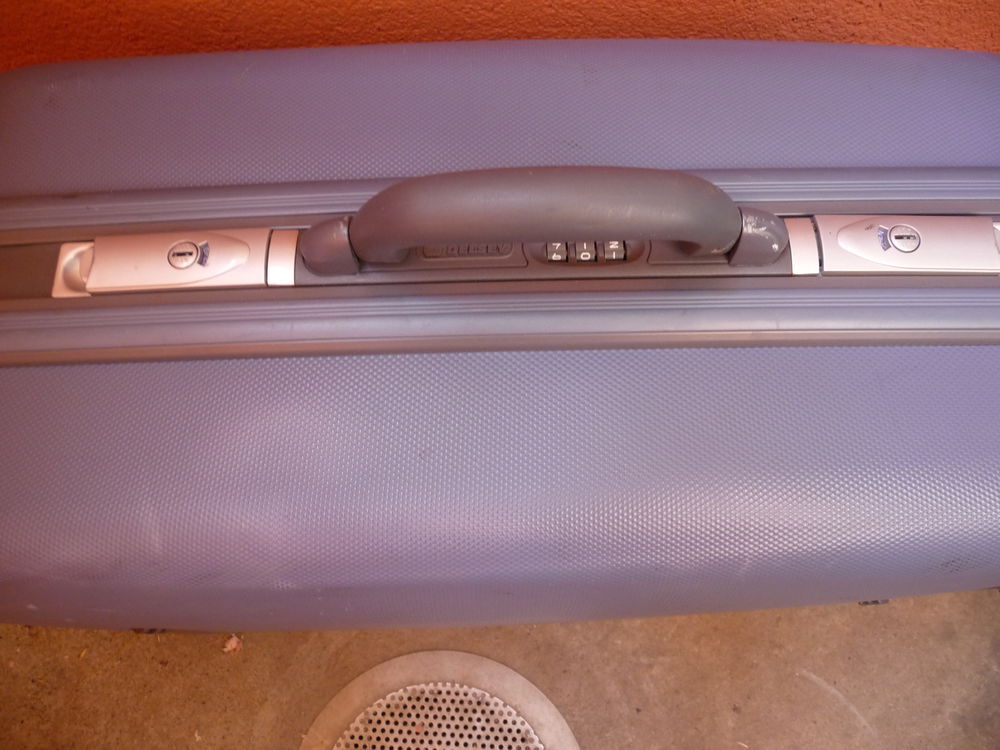 Grande valise rigide Delsey 4 roues
Maroquinerie