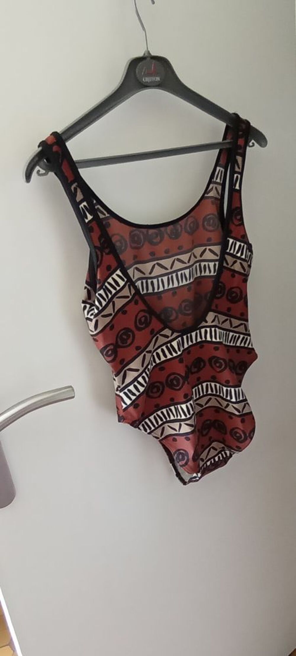 Jolis maillots de bain en tr&egrave;s bon &eacute;tat dont un neuf . Vêtements
