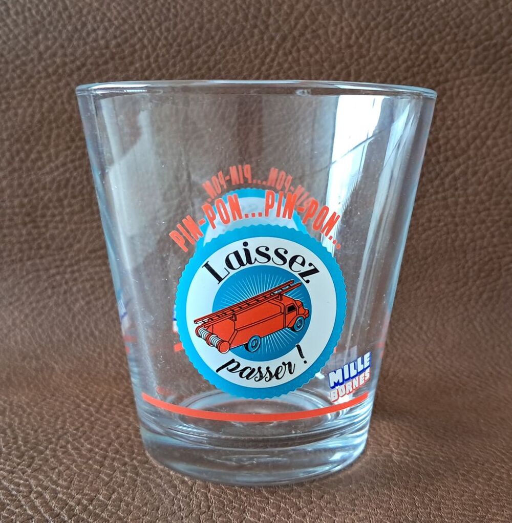 lot de 4 verres publicitaire du jeu des mille bornes 
