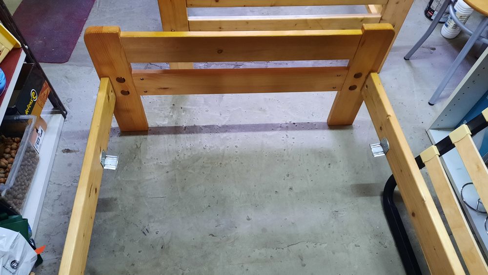 Tour de lit en bois
Meubles