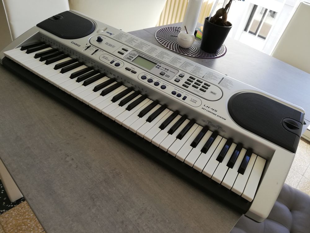 syntetisuer Instruments de musique