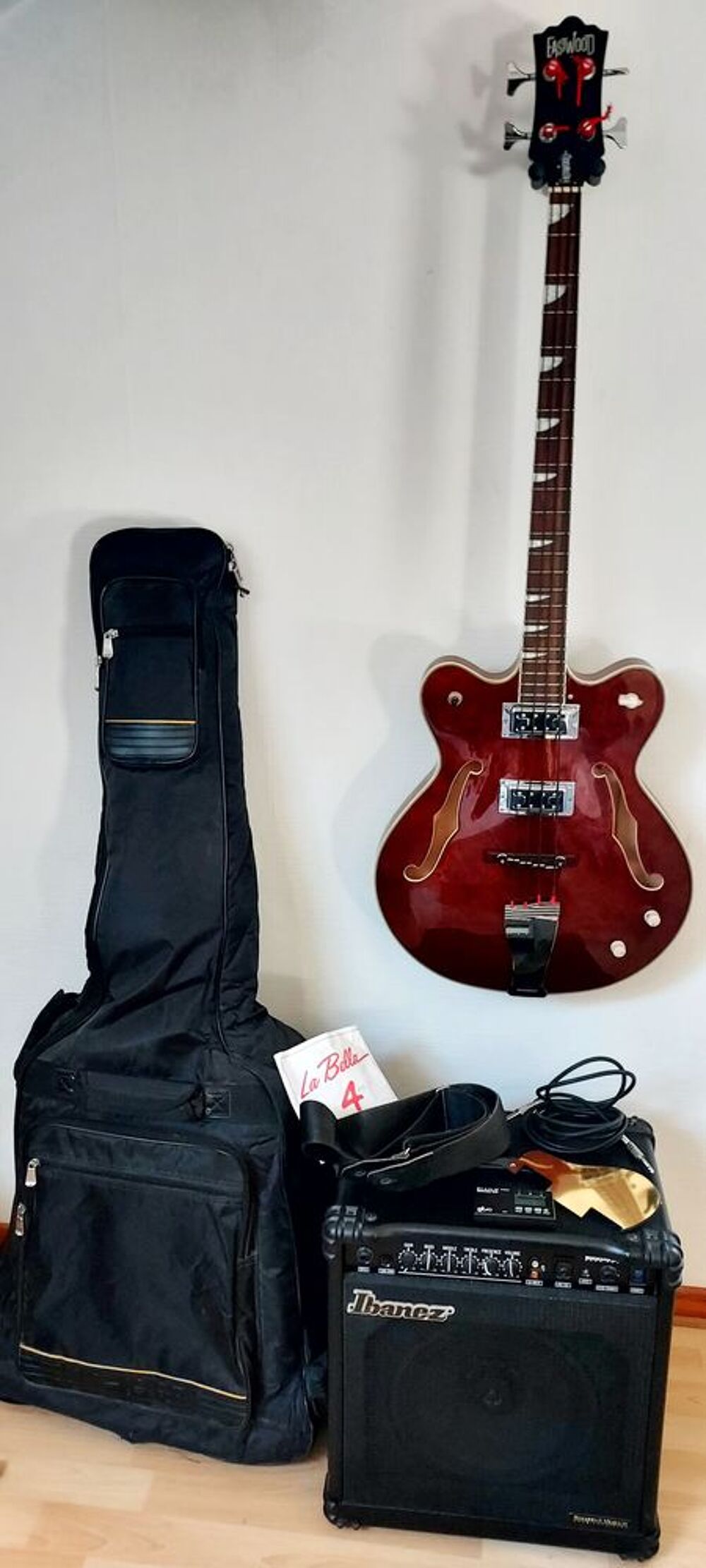 Basse &eacute;lectrique 4 cordes Eastwood s&eacute;rie Classic Ampli Instruments de musique