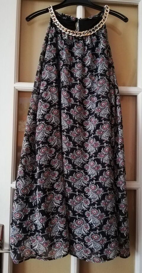 Robe courte  Mim , 100 % polyester. 17 Asnires-sur-Seine (92)