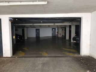  Parking / Garage à louer 30 m²
