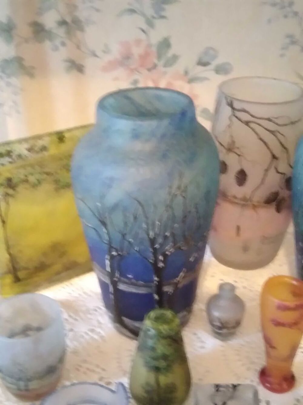 PAIRE DE VASES SIGNES DELATTE NAN&agrave; &amp;#135;Y DANS LE DECOR D'EPOQUE ART NOUVEAU 1890-1910 EN PARFAIT ETAT SANS EGRENURE NI F&Ecirc;LE... 