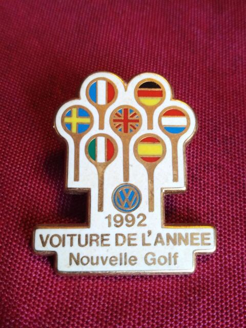 Pin's 1992 voiture de l'ann�e nouvelle golf 2 Avermes (03)