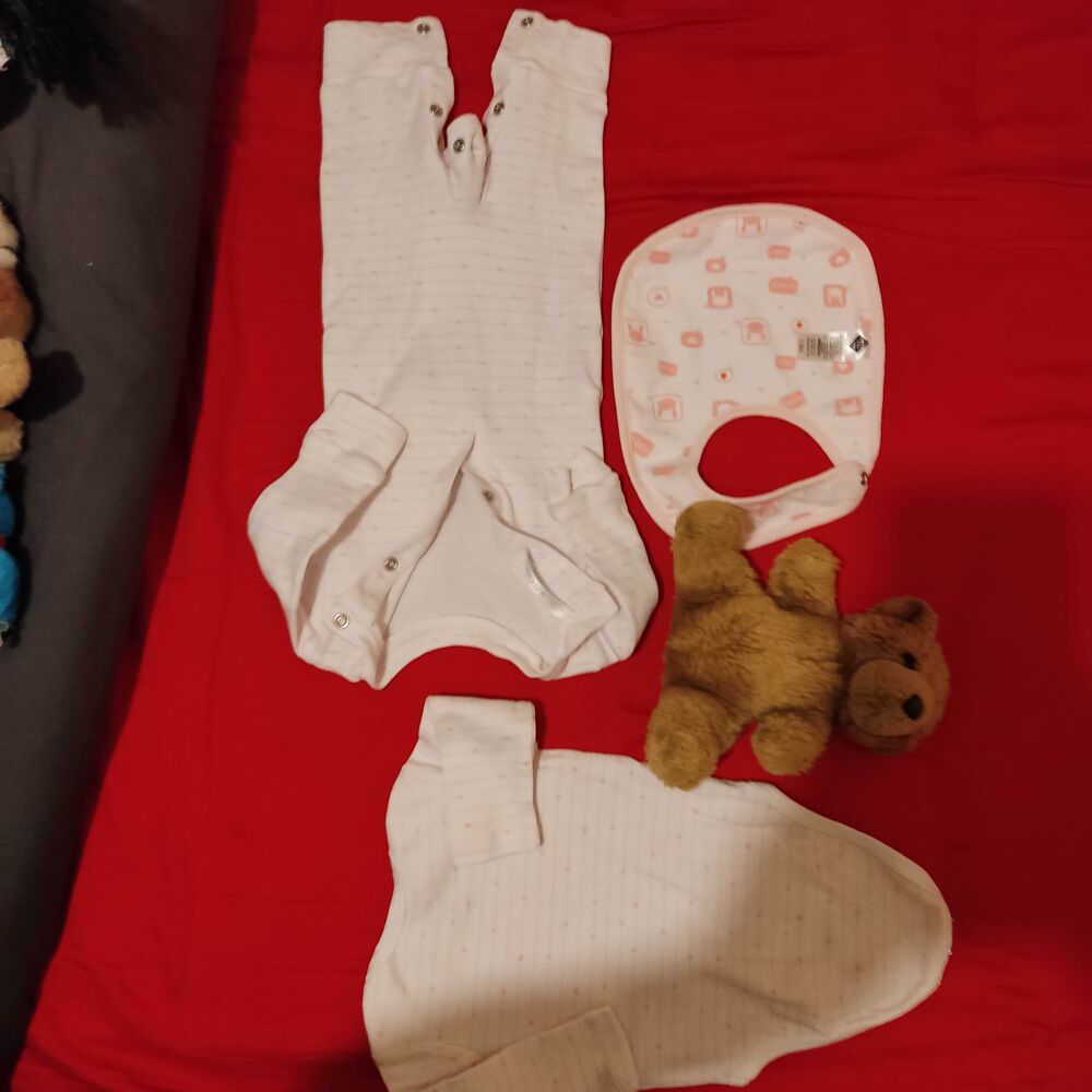 Lot de v&ecirc;tements fille 1 a 3 mois Puériculture