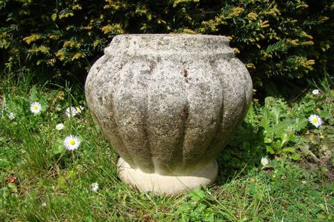 Ancienne jardinière en pierre  
40 Gargenville (78)