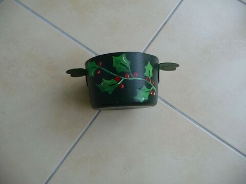 Moule � charlotte ancien d�cor peint motifs houx 15 Celles-sur-Belle (79)