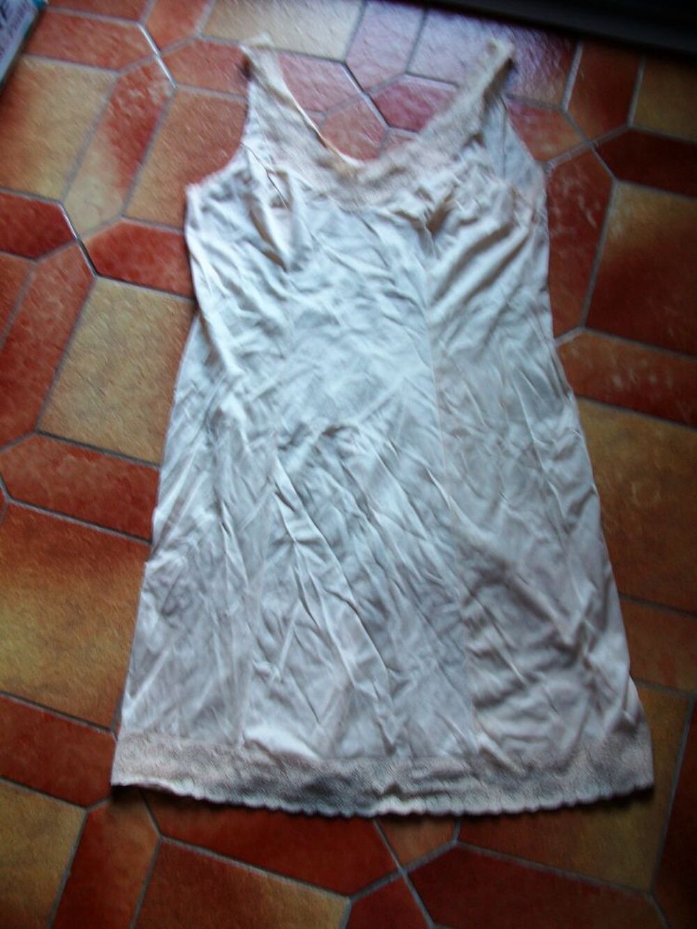 Jupon Taille 44 et Fonds de Robe de T40/42 &agrave; T56 Vêtements
