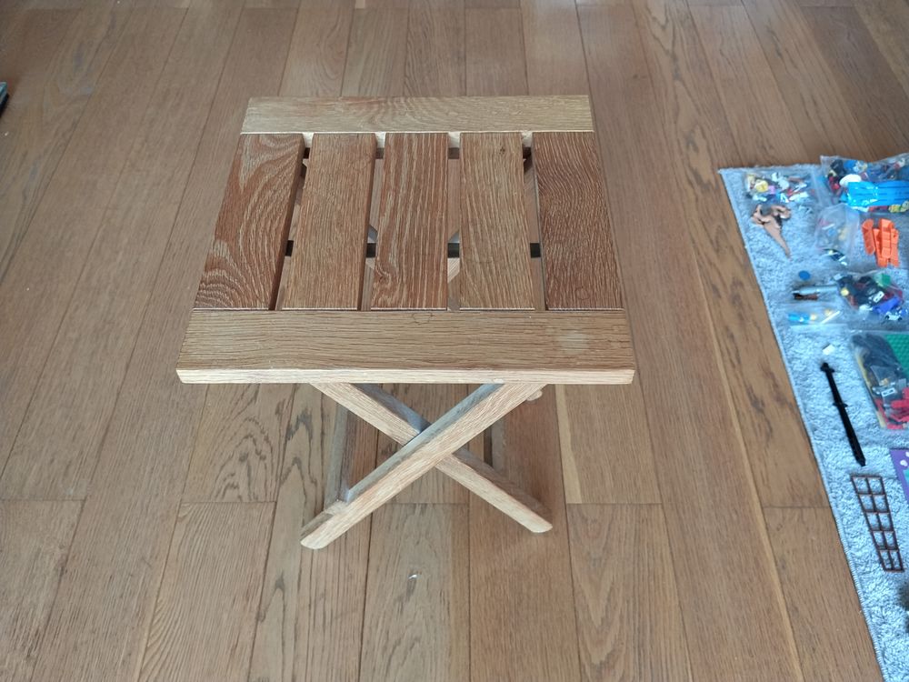 Tabouret en bois massif Maisons du Monde
Meubles