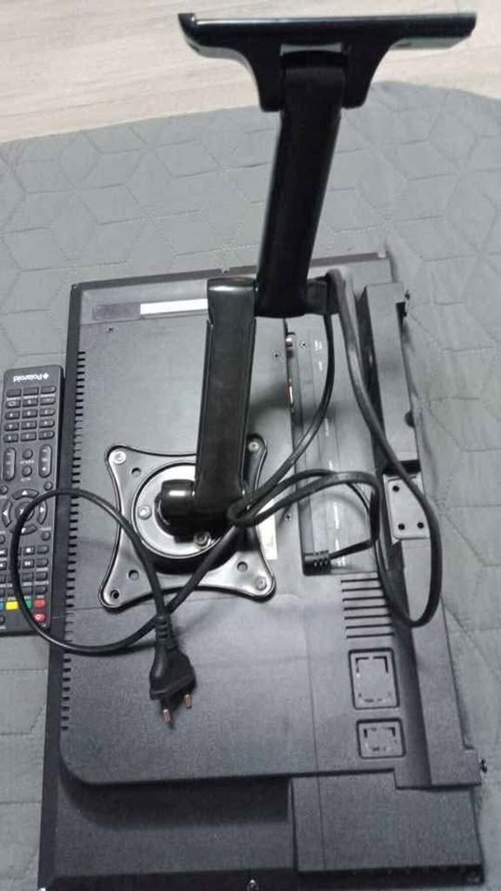 t&eacute;l&eacute;viseur
Petite t&eacute;l&eacute;vision de 24 cm sur 43cm Photos/Video/TV