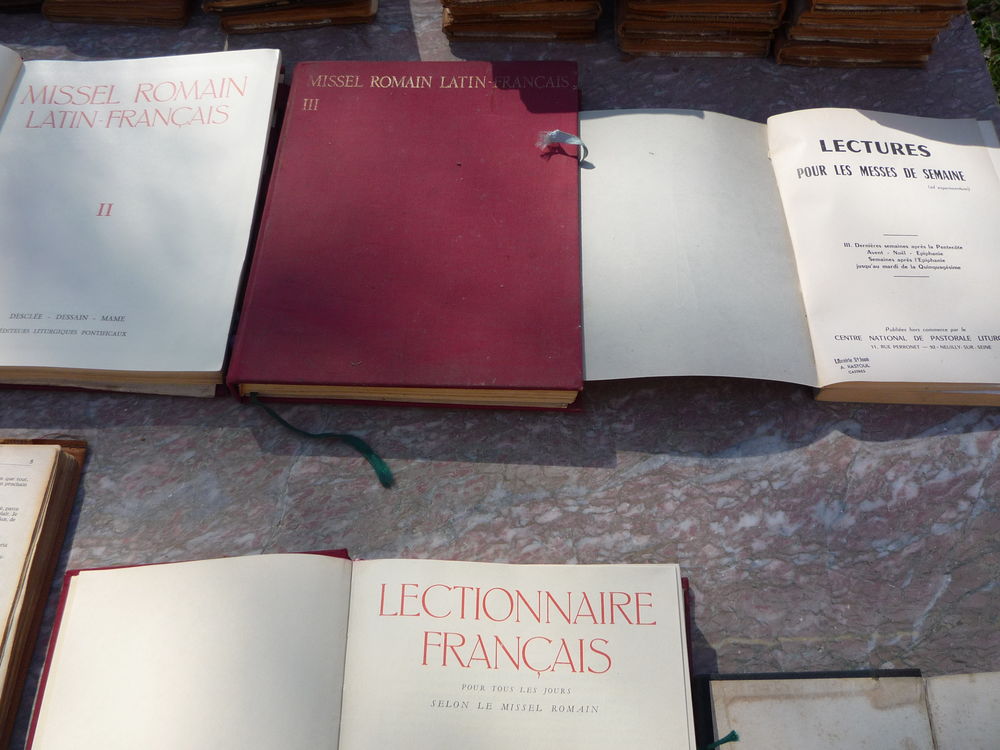 Livre religieux/missel/Paroisse Saint Pierre des Ports
Livres et BD