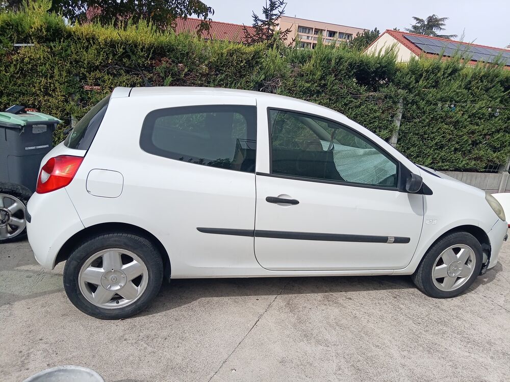 Clio III Clio 1.5 dCi 70 eco2 Dynamique 2008 occasion 63800 Cournon-d'Auvergne