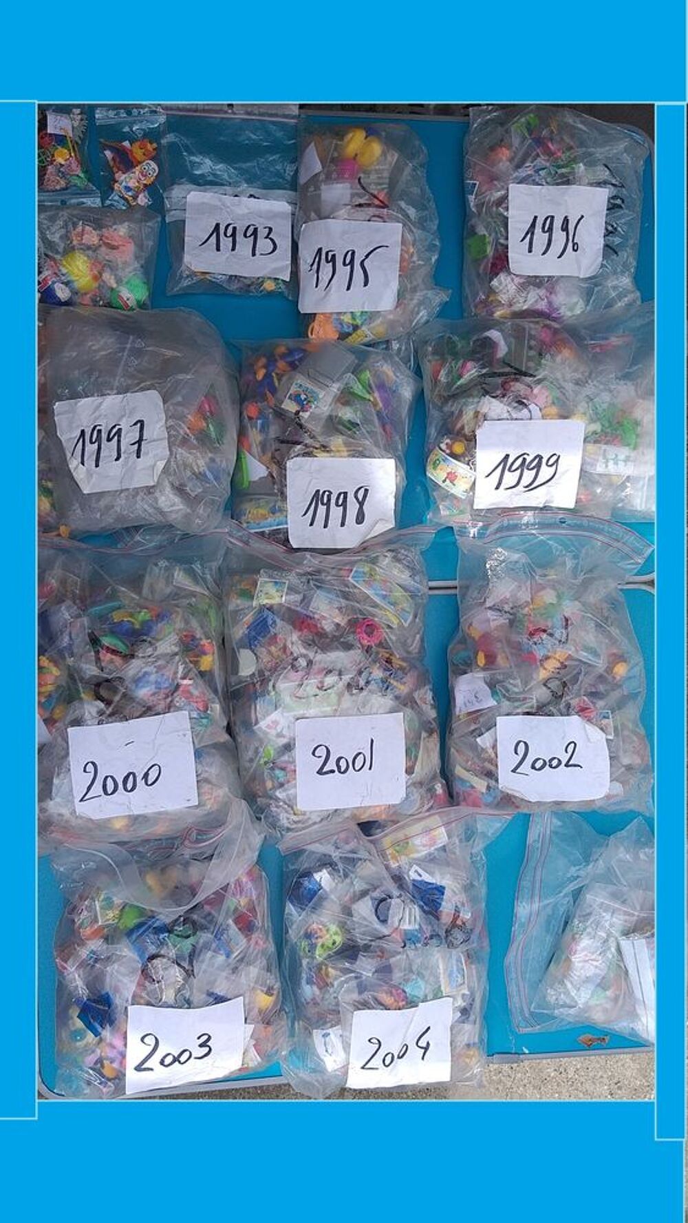 Kinder montable ,monobloc ,maxi kinder , peluches Jeux / jouets