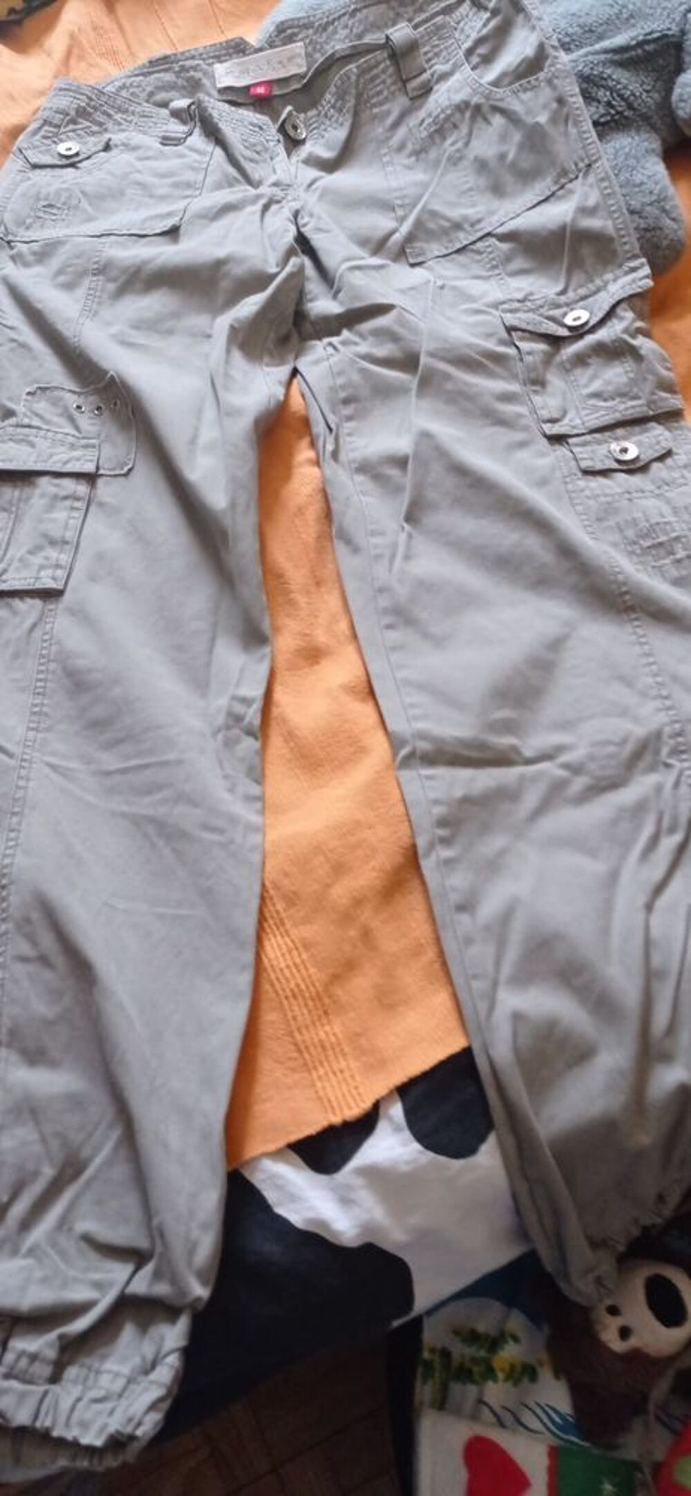 3 pantalons neufs style treillis Vêtements