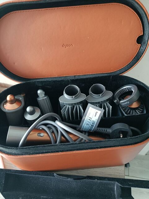 Dyson airwrap 250 Saint-Amand-les-Eaux (59)