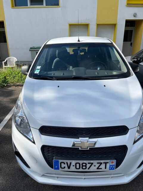 Chevrolet spark blanc