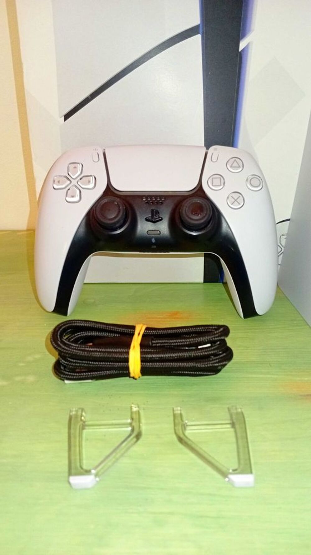 PS5 Slim Version CD Etat NEUF + 1 Jeu Consoles et jeux vidéos