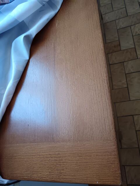Tables plus 4 chaises  Varennes-Vauzelles (58)