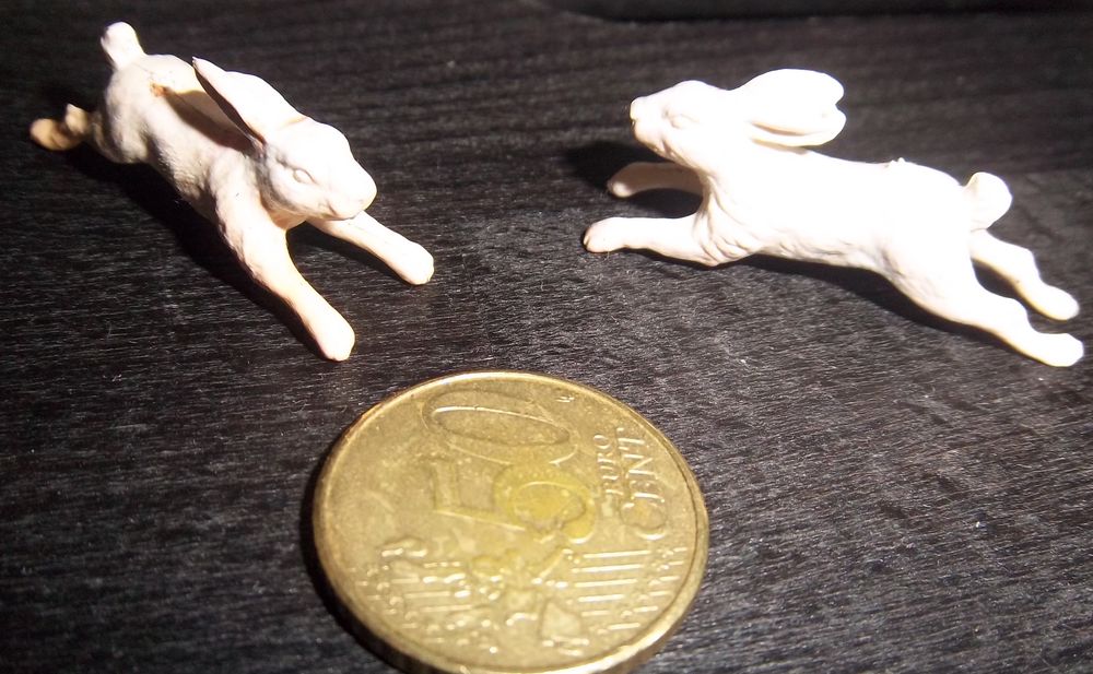 2 figurines li&egrave;vres miniatures 