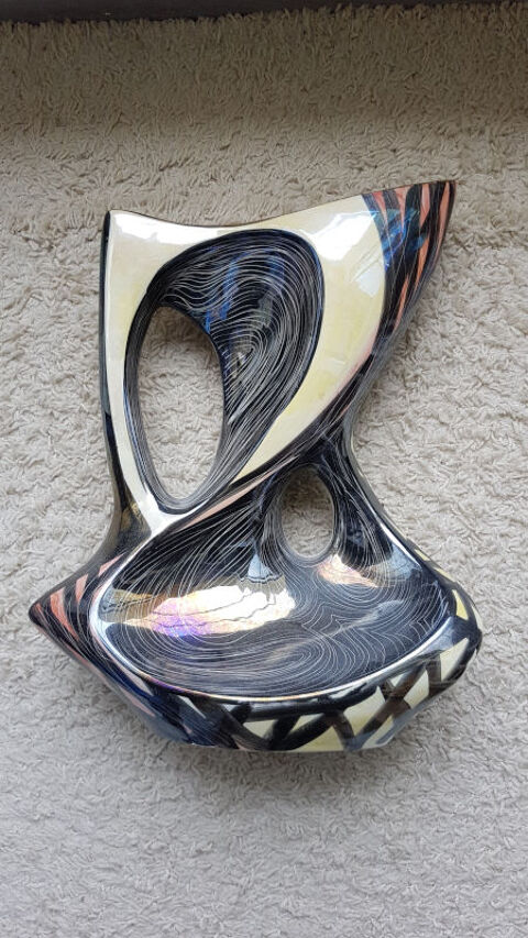 Vase polymorphe des ann�es 50  (XX�) 
79 Provins (77)