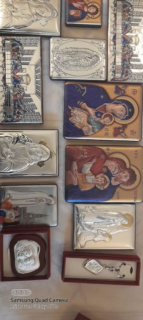 objets articles religieux :Chapelet , cadres ,médailles .... 600 Grasse (06)