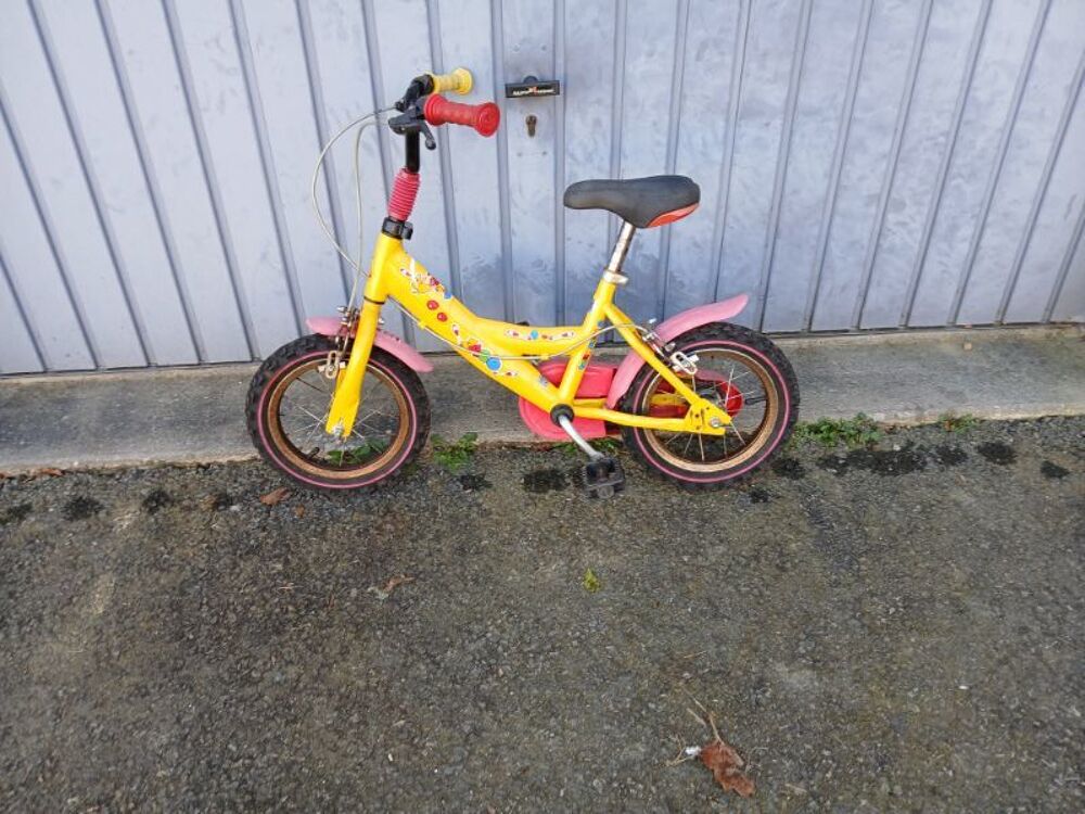 V&eacute;lo enfant (roues 12") r&eacute;vis&eacute;. V�los