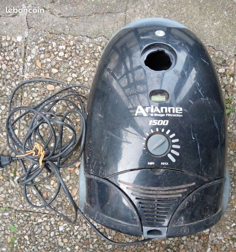 Aspirateur Hoover Arianne 1500 : bloc aspirateur, flexible Electroménager
