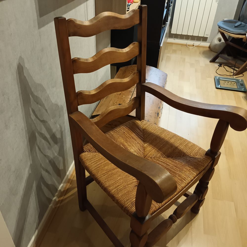 FAUTEUIL EN BOIS MASSIF; Meubles