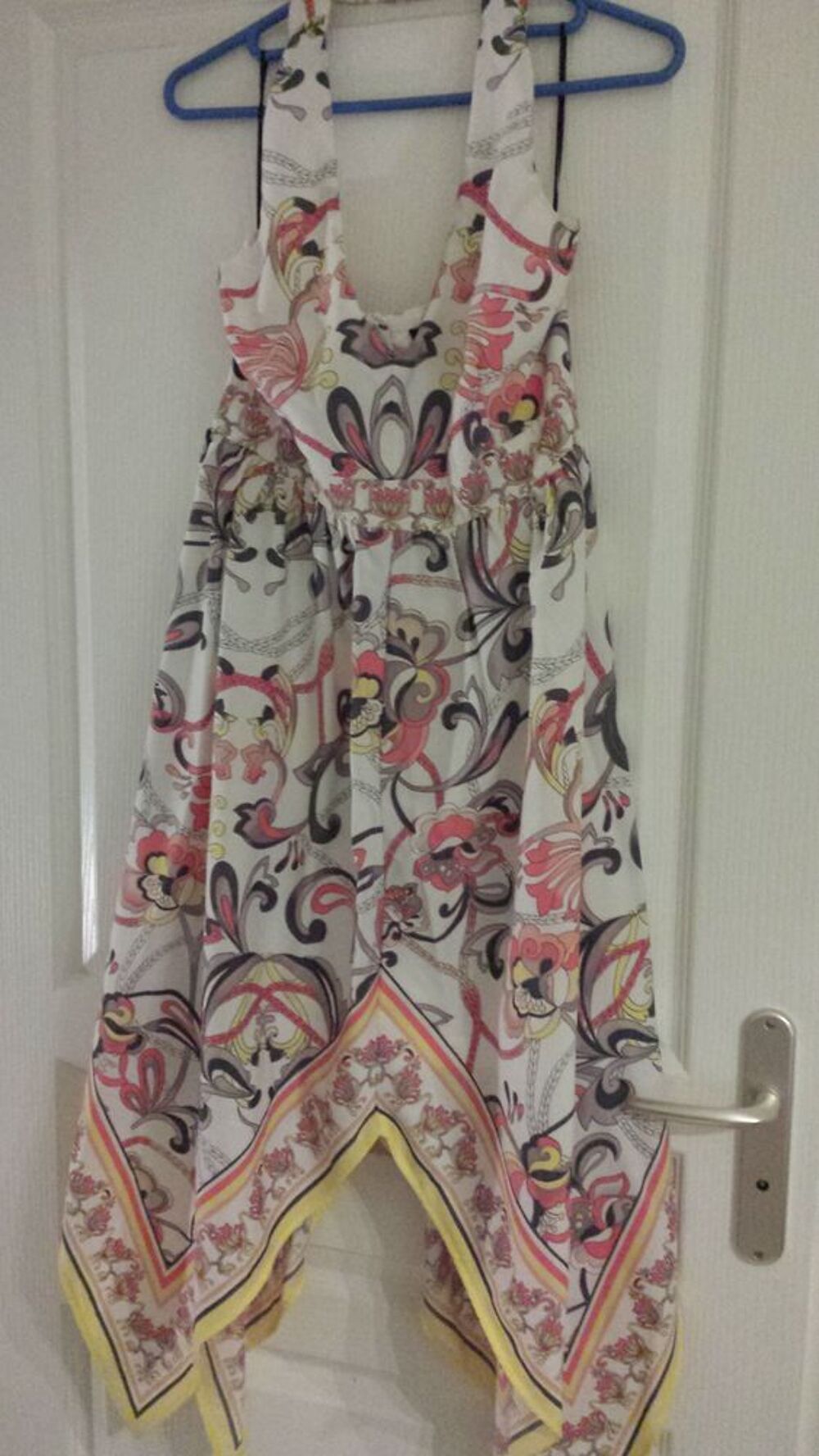 N&deg; 433 ROBE LONGUE H &amp; M
TAILLE EUR 44
Vêtements