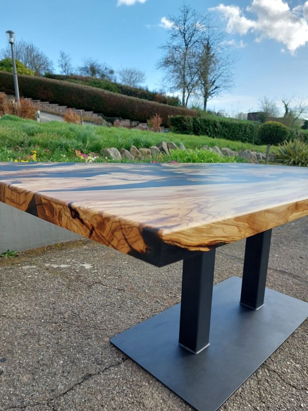 Table neuve sur mesure en bois noble et r&eacute;sine &eacute;poxy Meubles