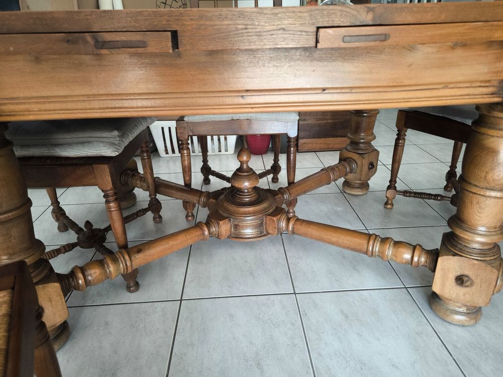 Salle &agrave; manger compl&egrave;te marqueterie et pieds sculpt&eacute;s Meubles