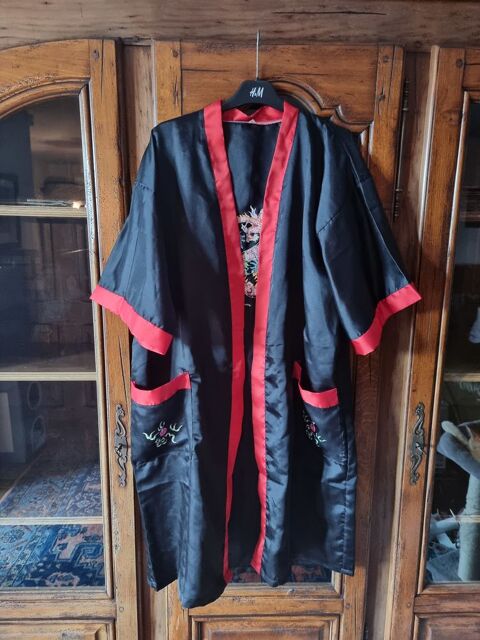 Kimono bleu marine et rouge avec motif de dragon pour femme 2 Vulbens (74)