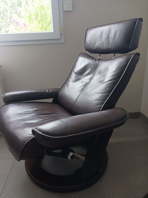 fauteuil relax en cuir avec son repose-pieds 0 Angers (49)