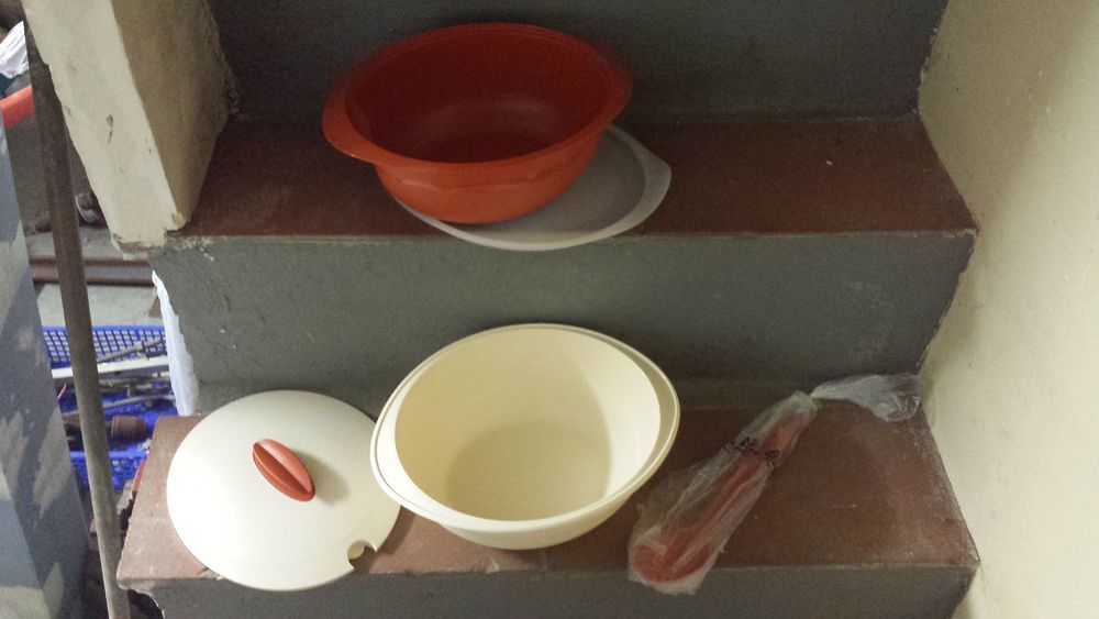 Soupi&egrave;re tupperware 3 litres1 neuve et ses couverts service Décoration
