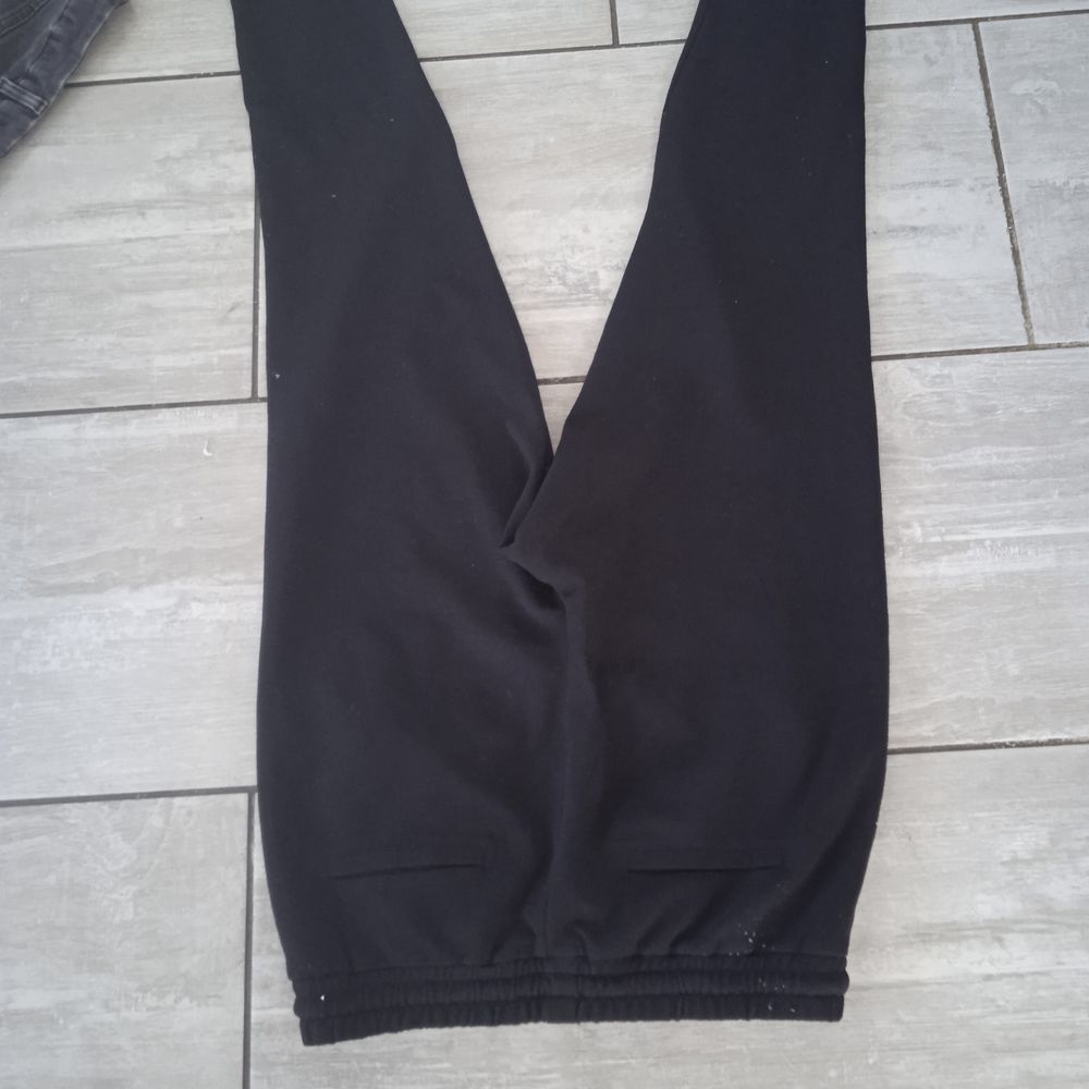 Jean noir marque Zara taille 38 76% coton 20 % polyester 4 % Vêtements
