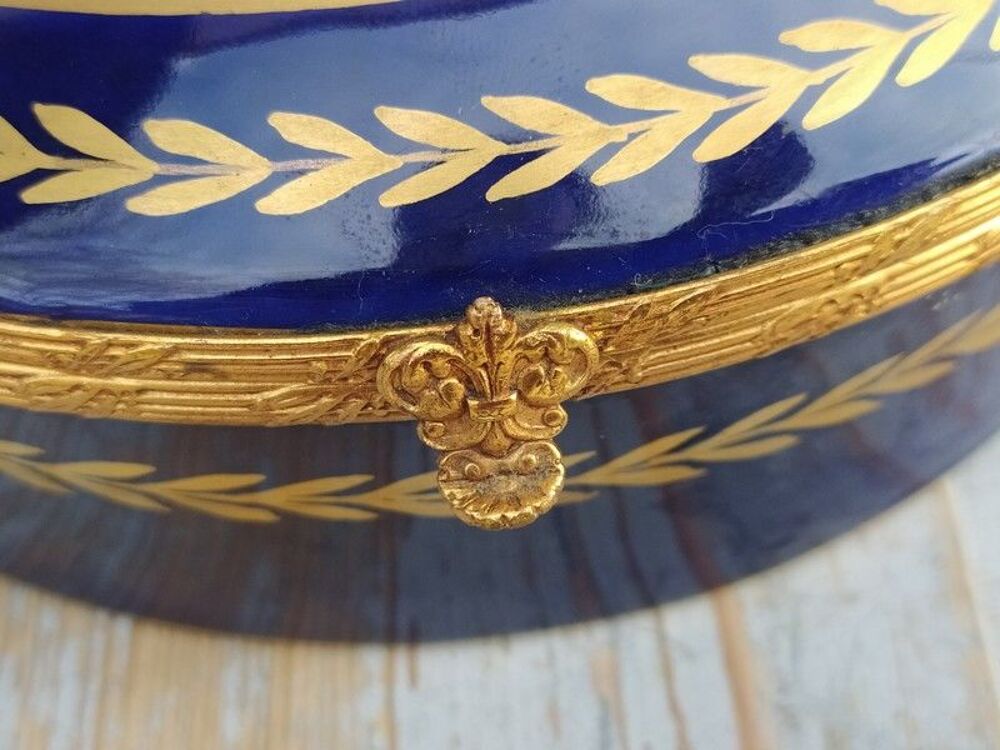 Boite &agrave; Bijoux Porcelaine de Limoges Bleu Cobalt et Bronze Décoration