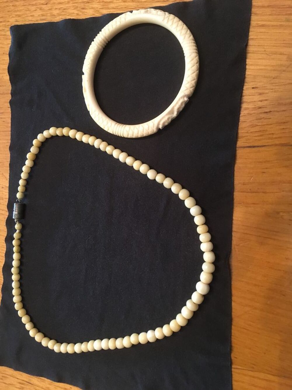 collier et bracelet ivoire Bijoux et montres