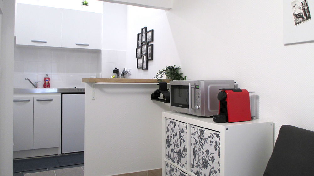 Location Appartement Quartier St-Lazare - studette équipée libre de suite Paris 9