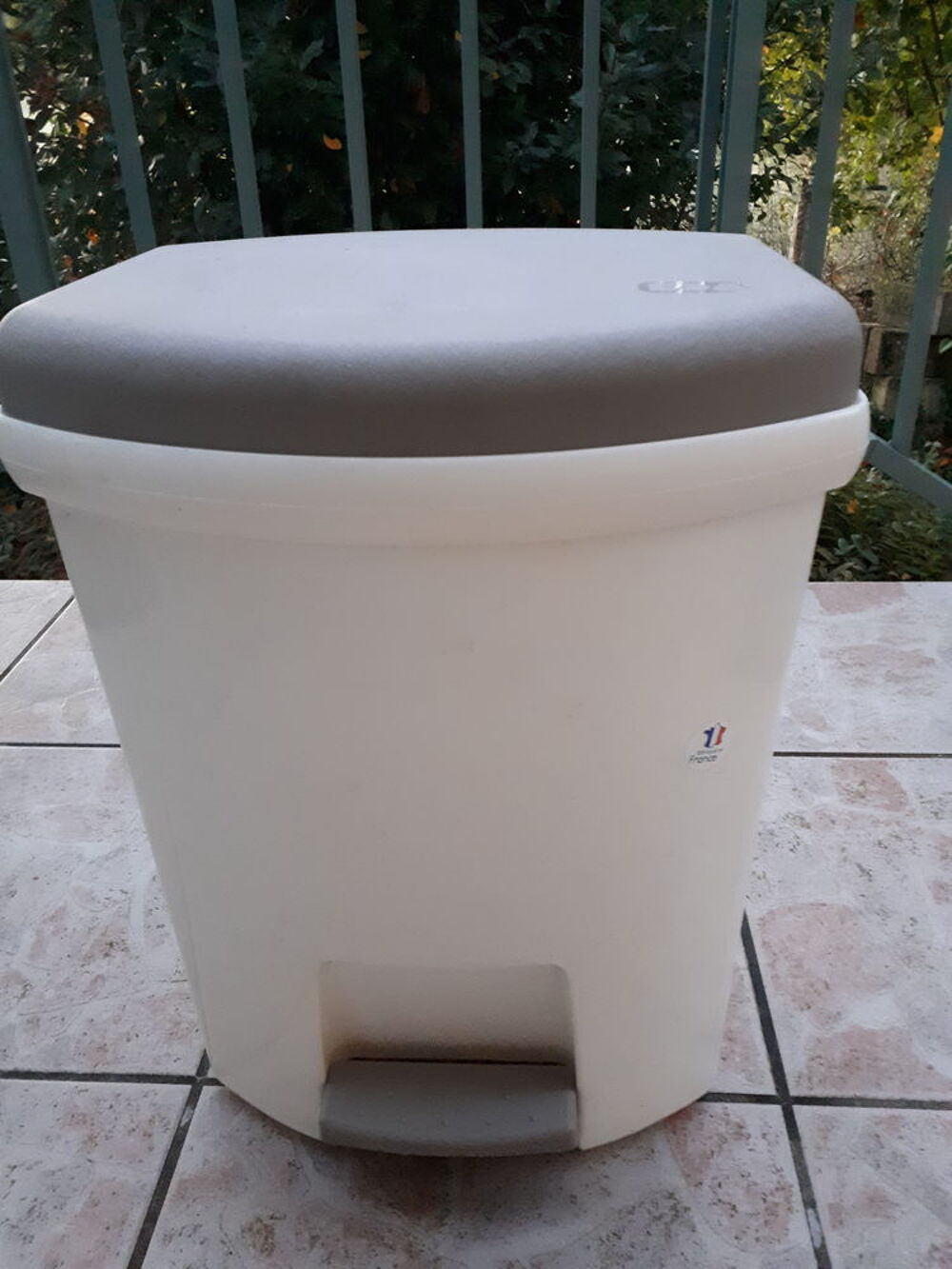 Poubelle &agrave; p&eacute;dale EDA 40 litres Bricolage