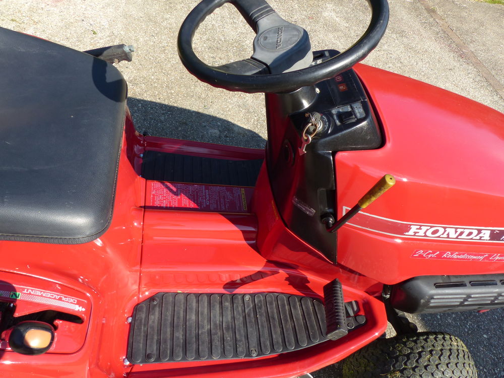 A vendre tracteur tondeuse honda 4514 H Jardin
