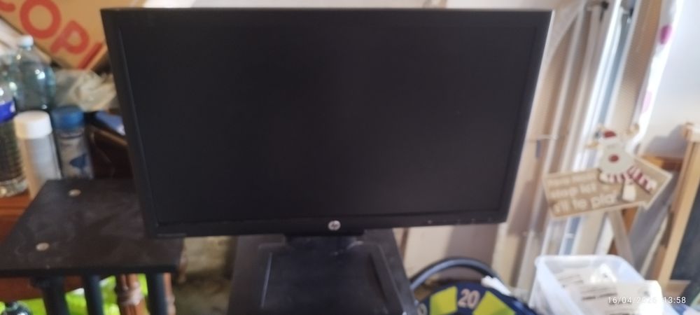 2 &eacute;crans Pc + clavier Apple + diff&eacute;rents accessoires Matériel informatique