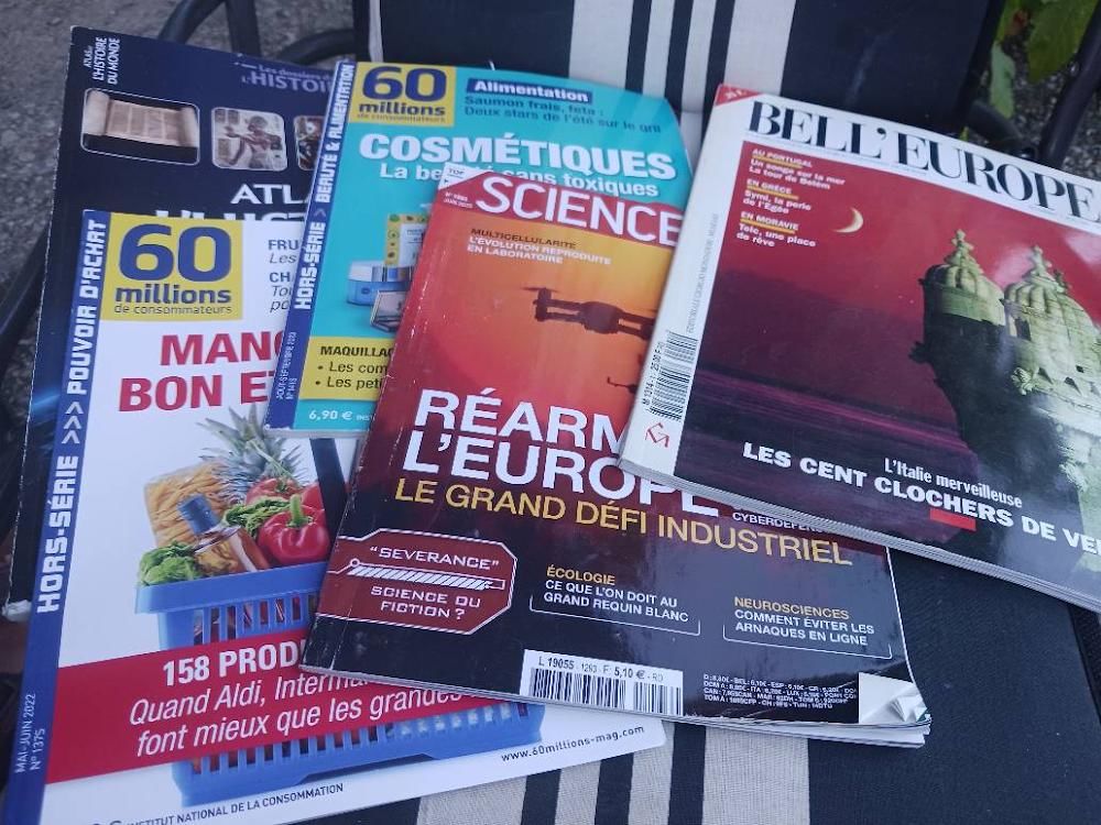 Curiosit&eacute; et divers magazines PRIX MINI Livres et BD