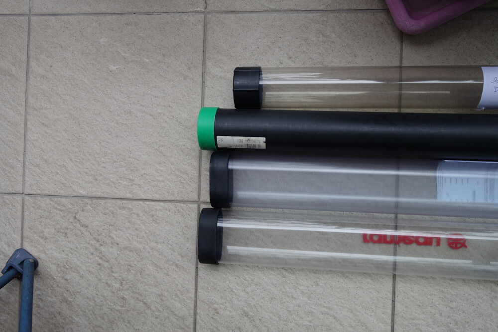 Lot de 4 tubes plastique rigide avec bouchons Sports